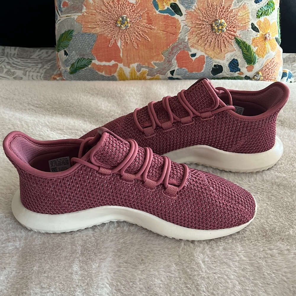 New! Adidas 🏃‍♀️Women's tubular Trace Maroon tennis shoes SZ: 9